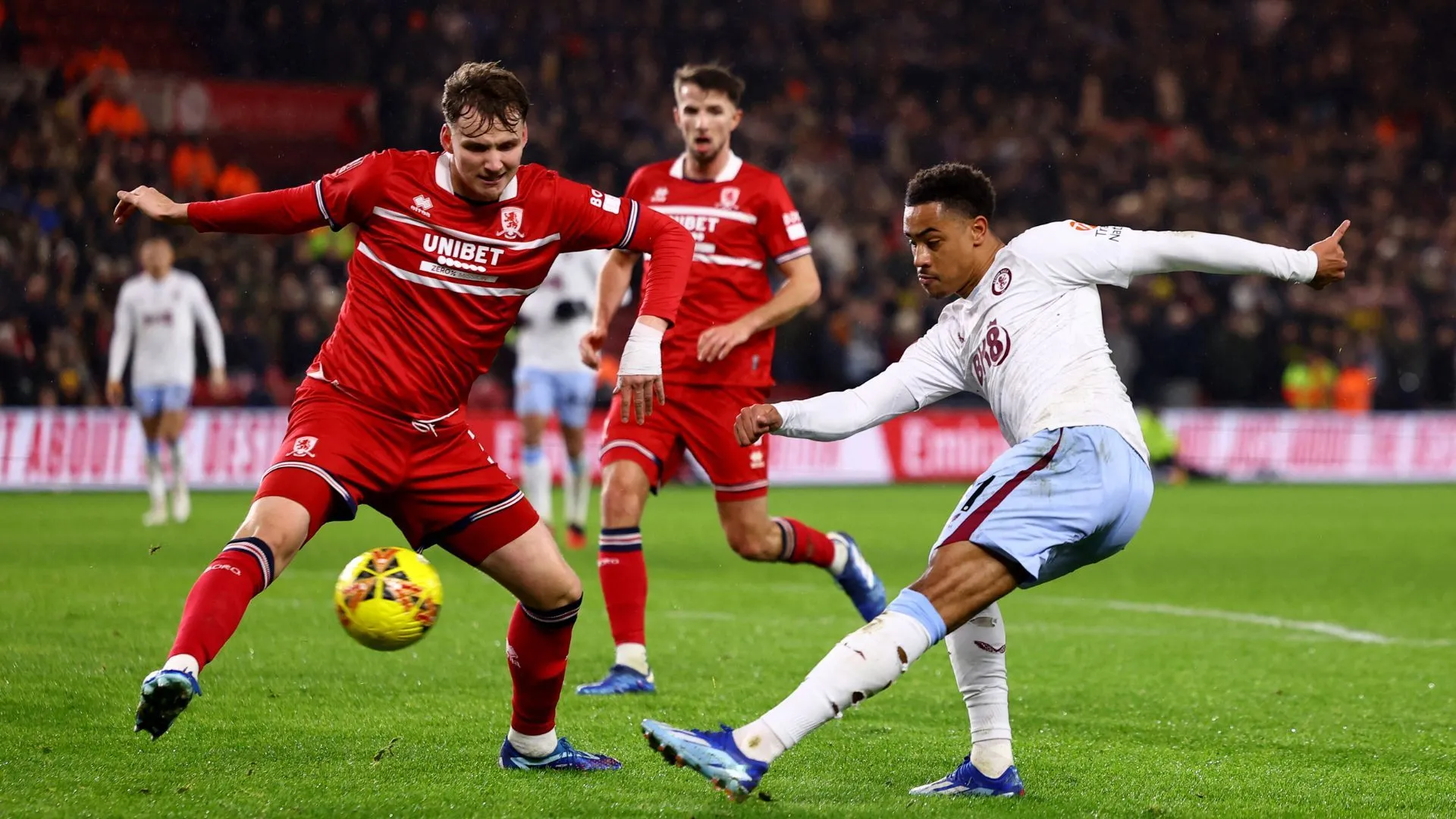 Hậu vệ Rav van den Berg thất vọng khi rời Middlesbrough