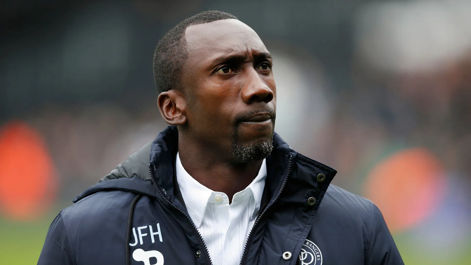 Huấn luyện viên Jimmy Floyd Hasselbaink trên sân tập QPR, nơi anh áp dụng triết lý chạy thể lực khắc nghiệt