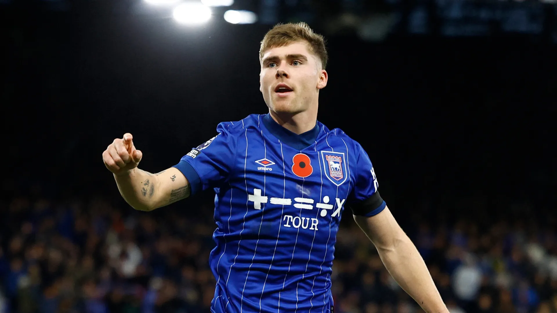 Leif Davis của Ipswich Town đang tập luyện chăm chỉ chuẩn bị cho mùa giải Championship