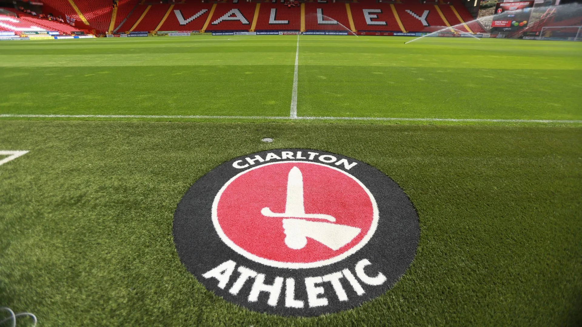 Sân vận động The Valley, sân nhà lịch sử của câu lạc bộ Charlton Athletic, nơi ươm mầm các tài năng trẻ.