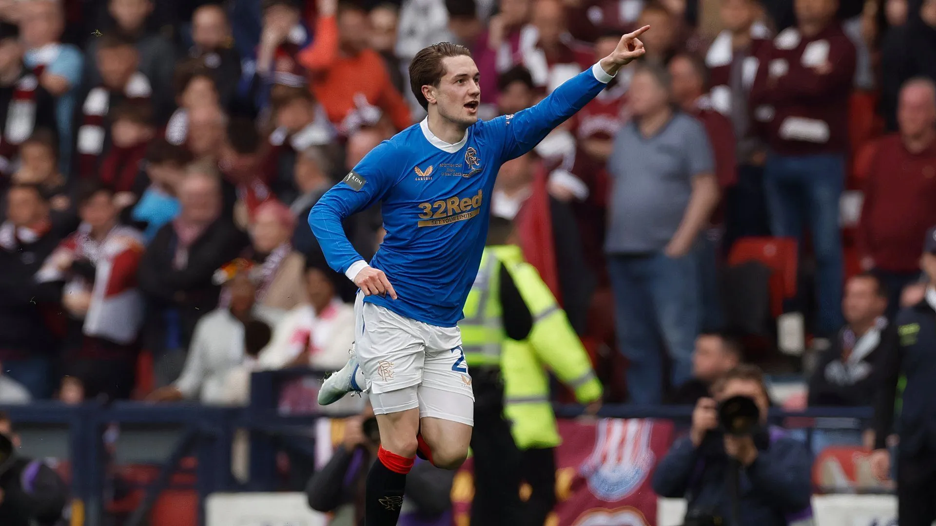 Scott Wright trong màu áo Rangers, trước khi chuyển đến Birmingham City và gặp khó khăn về thời gian thi đấu