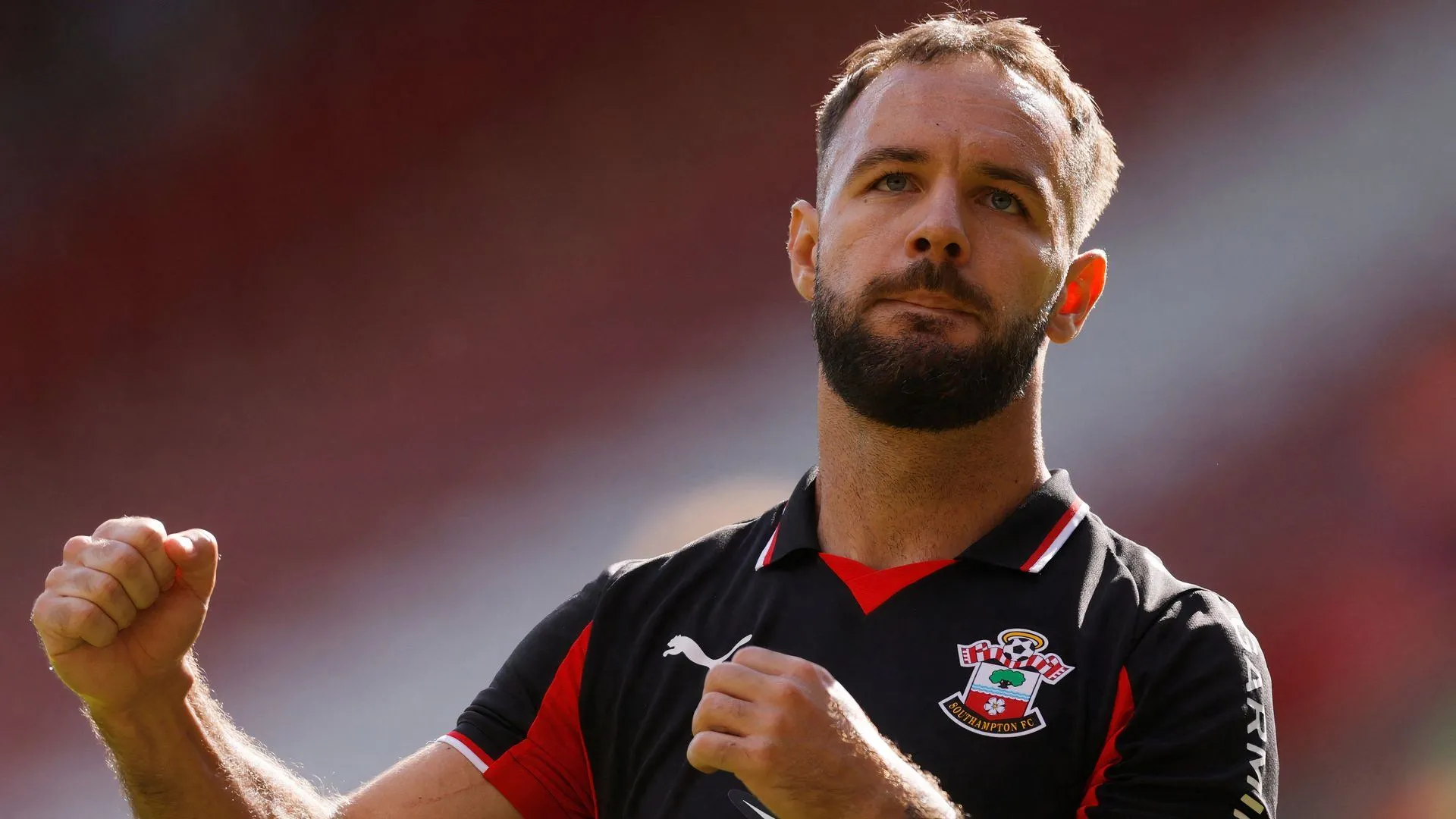 Tiền đạo Adam Armstrong của Southampton trong trận đấu với Brighton