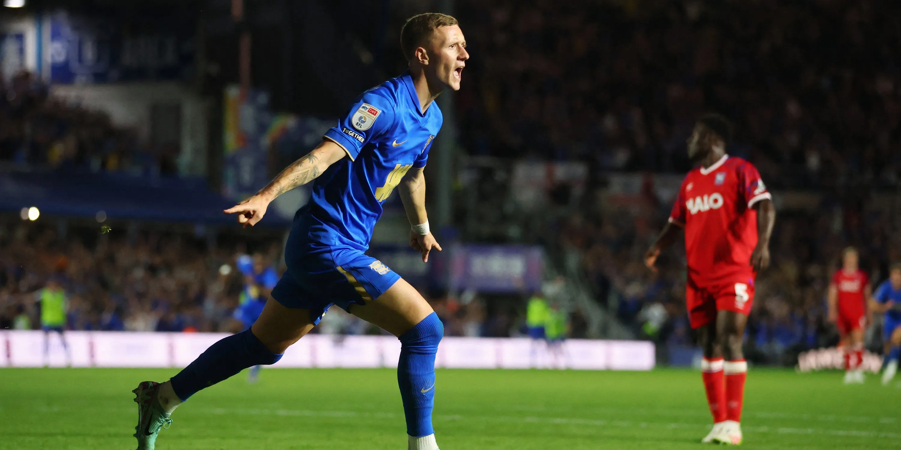 Tiền đạo Jay Stansfield ăn mừng bàn thắng, khẳng định vai trò trụ cột của Birmingham City