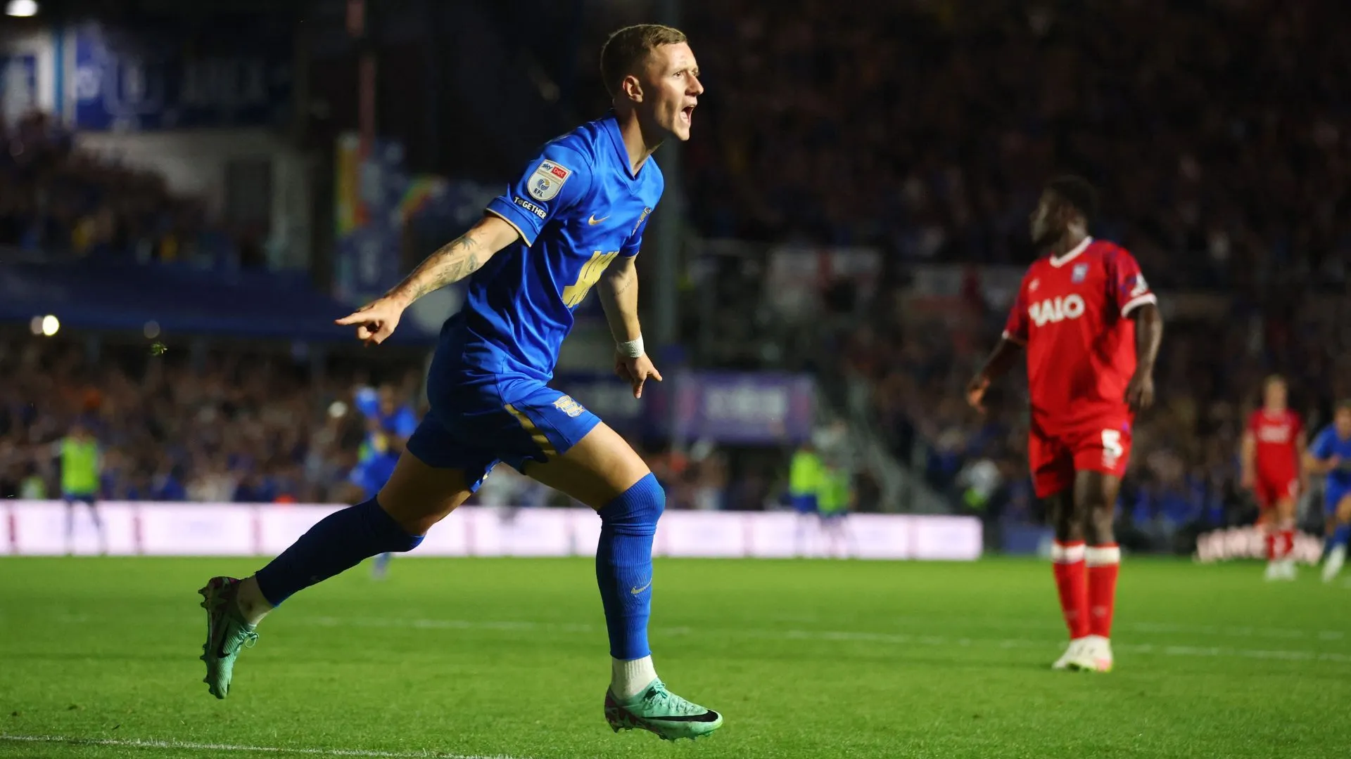Tiền đạo Jay Stansfield trong màu áo Birmingham City