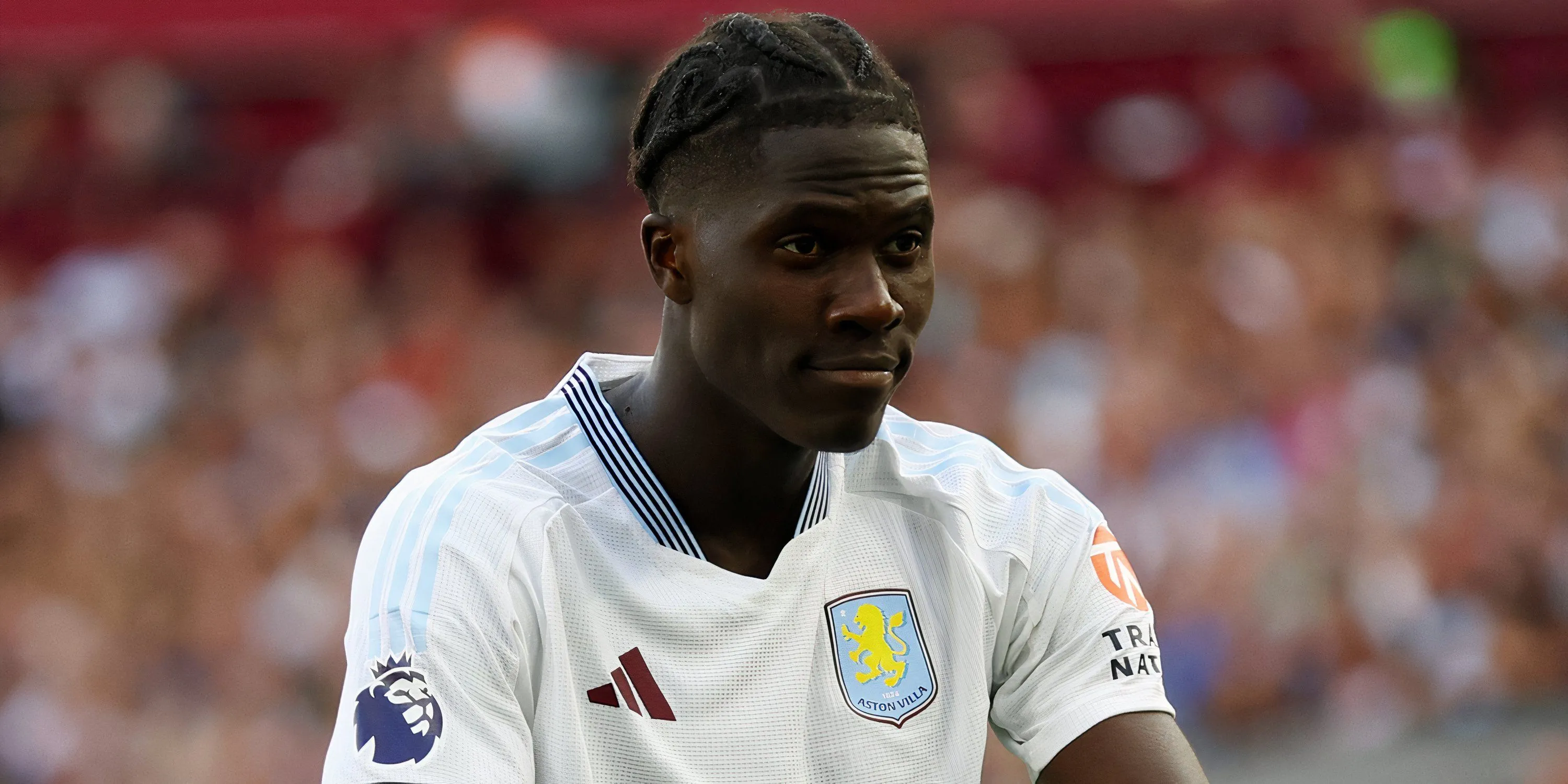 Amadou Onana của Aston Villa ăn mừng — hàng tiền vệ chịu ảnh hưởng chấn thương mùa này