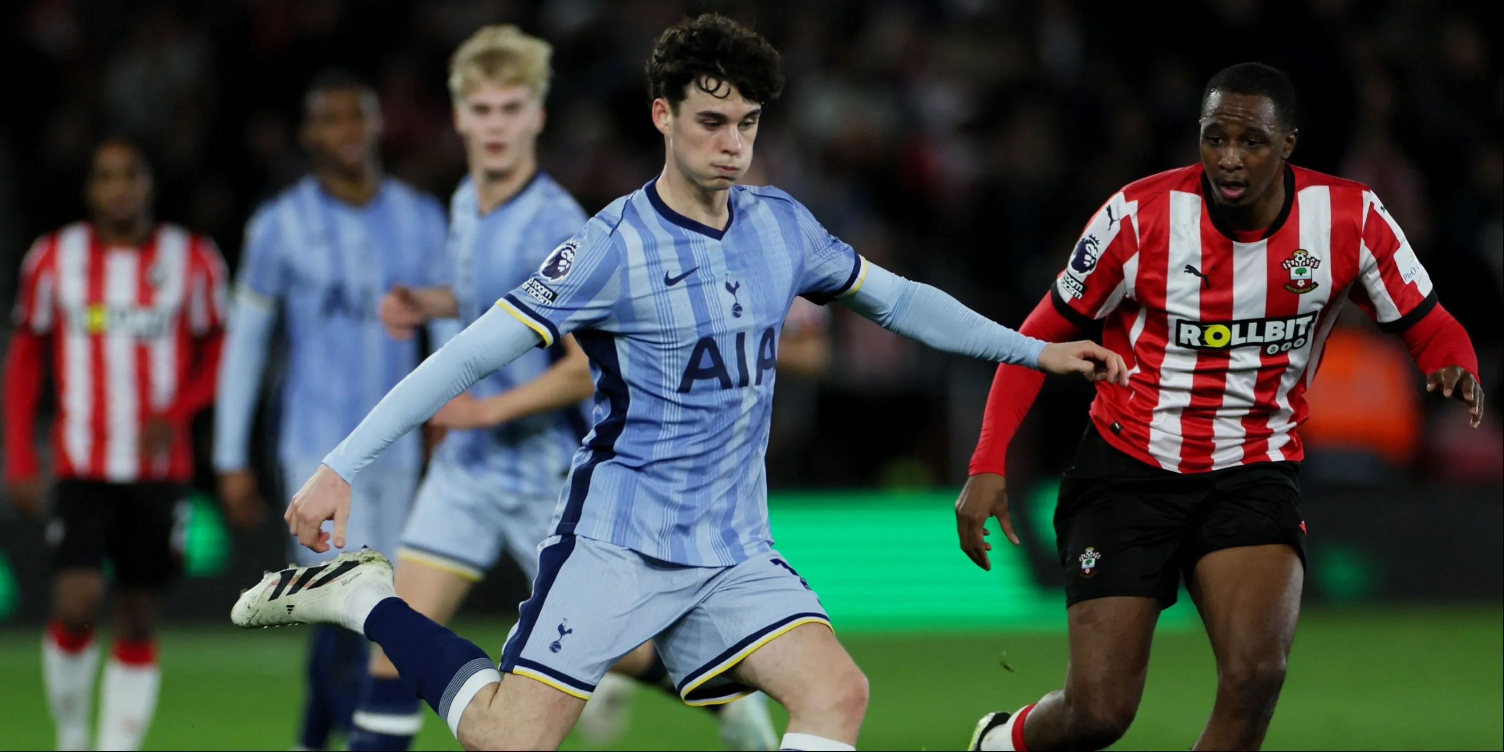 Archie Gray: tài năng trẻ đa năng của Tottenham, được kỳ vọng trở thành trụ cột tuyến giữa