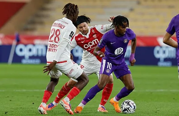 Các cầu thủ Monaco khởi động chuẩn bị làm khách trên sân Nantes - trận đấu Ligue 1