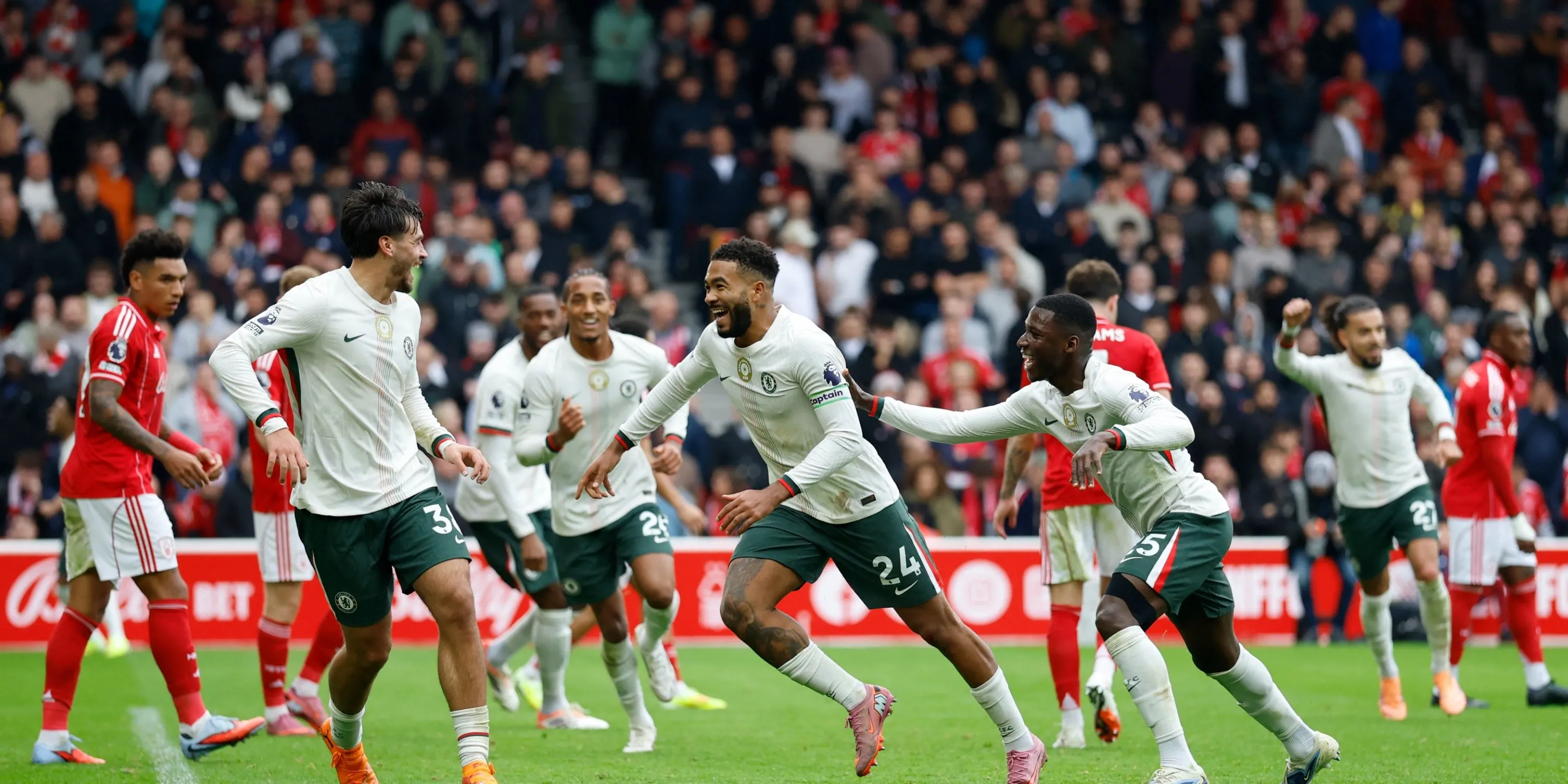 Chelsea ăn mừng bàn thắng trước Ajax - hàng công bùng nổ