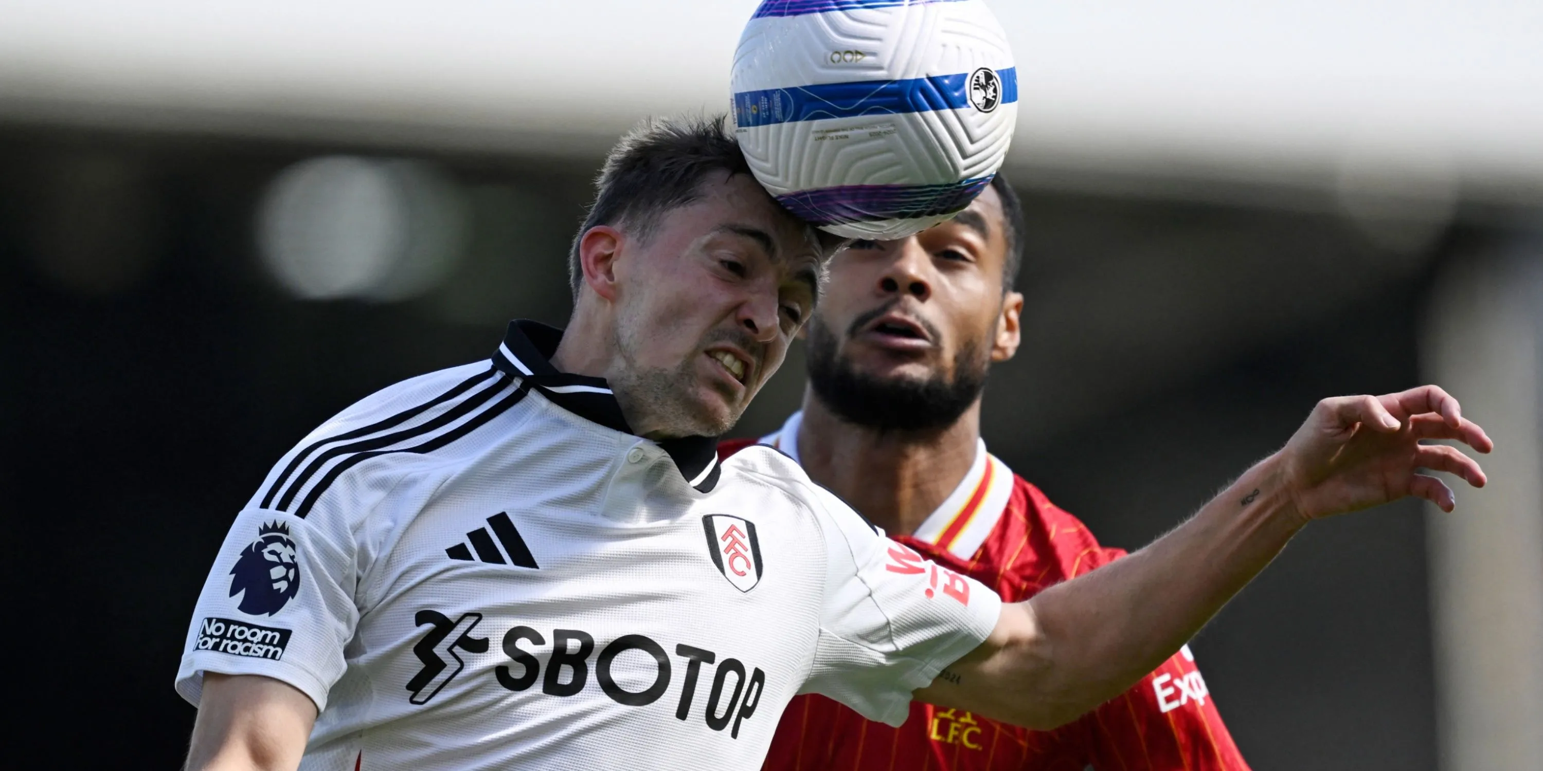 Fulham trong cuộc đối đầu với Liverpool, khoảnh khắc đối kháng quyết liệt tại Craven Cottage