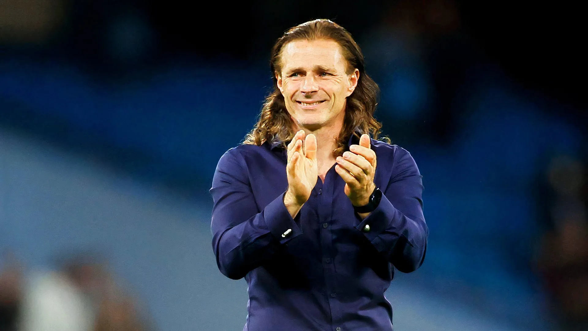 Gareth Ainsworth - ứng viên tân HLV Reading với kinh nghiệm thăng hạng từ Wycombe