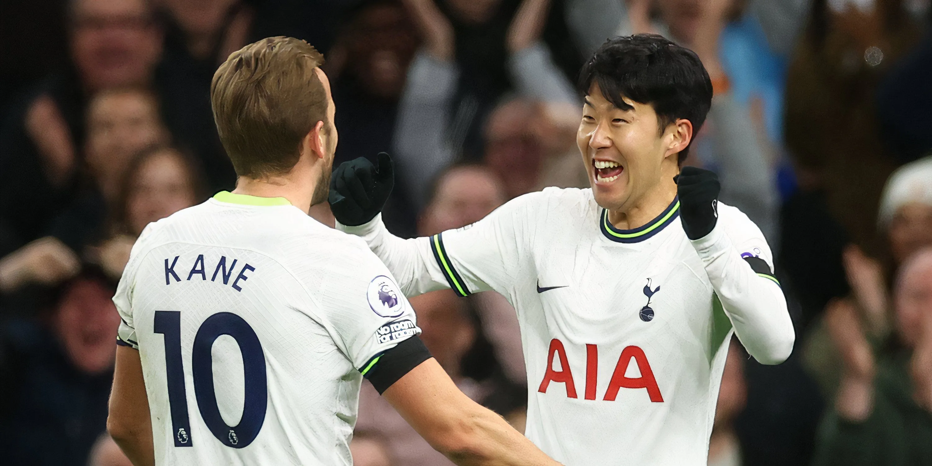 Harry Kane và Son Heung-min ăn mừng bàn thắng cho Tottenham, biểu tượng từng cặp hợp tác thành công ở Premier League