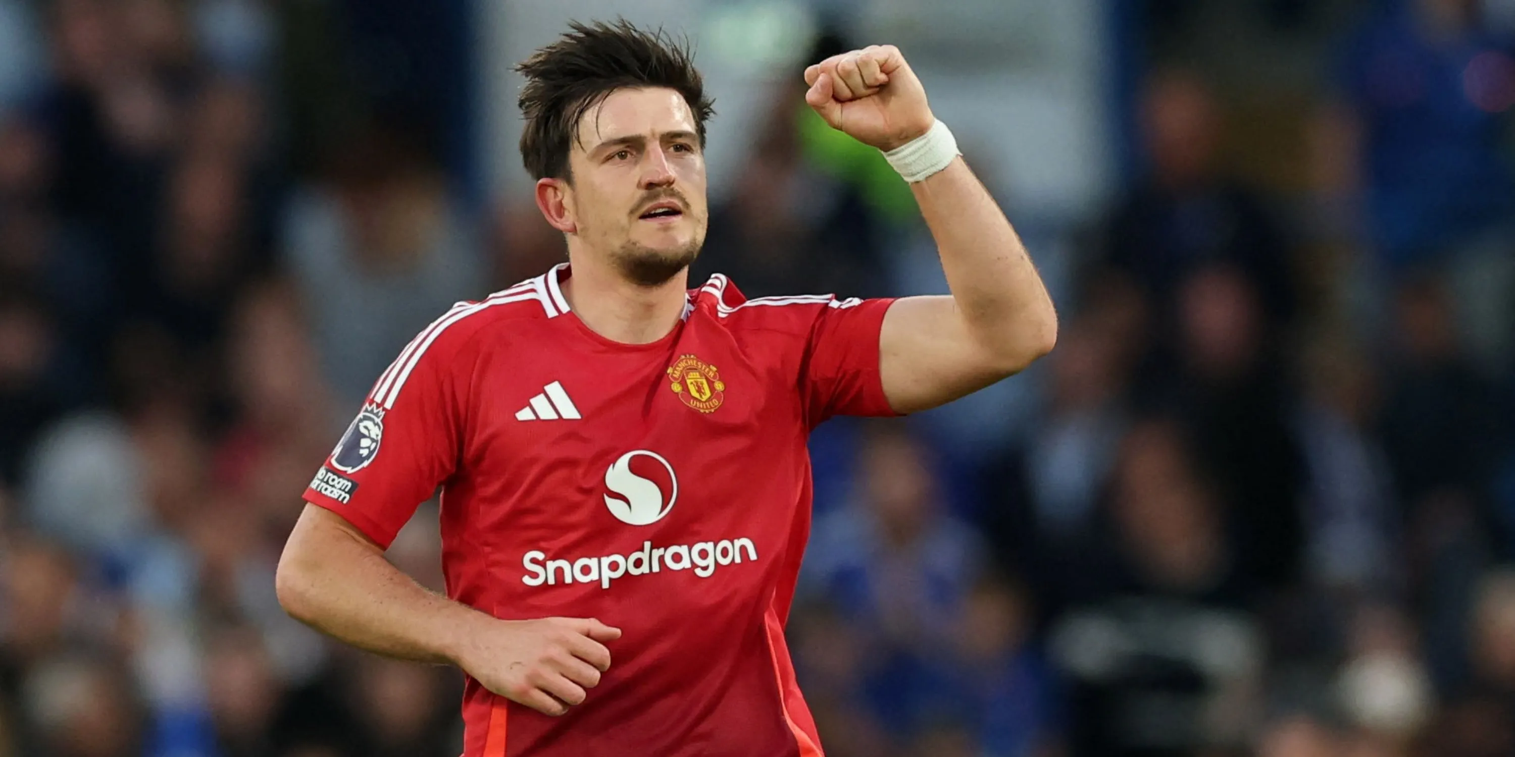 Harry Maguire ăn mừng bàn thắng cho Man Utd tại Anfield, trung vệ chủ chốt của Quỷ Đỏ