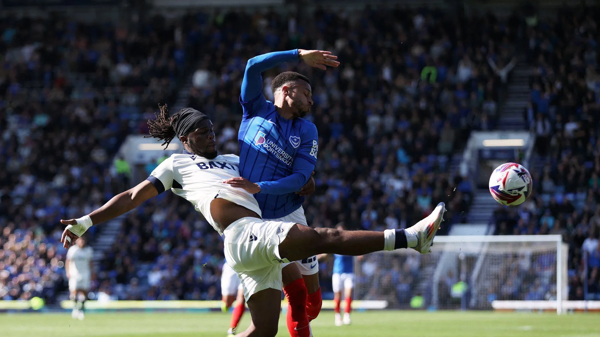 Josh Murphy trong màu áo Portsmouth với pha kiến tạo quan trọng ở Championship