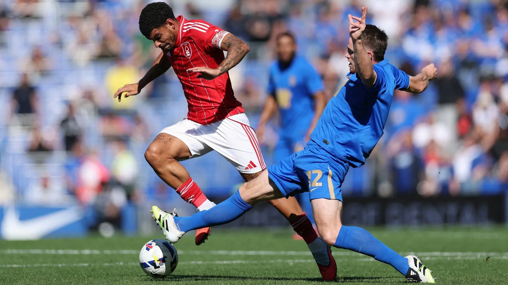Marc Leonard trong màu áo Birmingham City đối đầu Nottingham Forest - tiền vệ trẻ cần thêm thời gian thi đấu để khẳng định