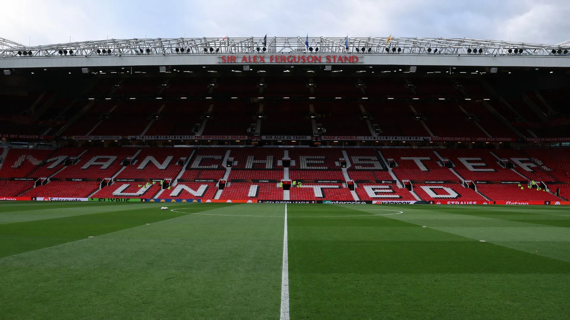 Old Trafford – biểu tượng của Manchester United, nơi Shepherd có thể được theo dõi kỹ lưỡng