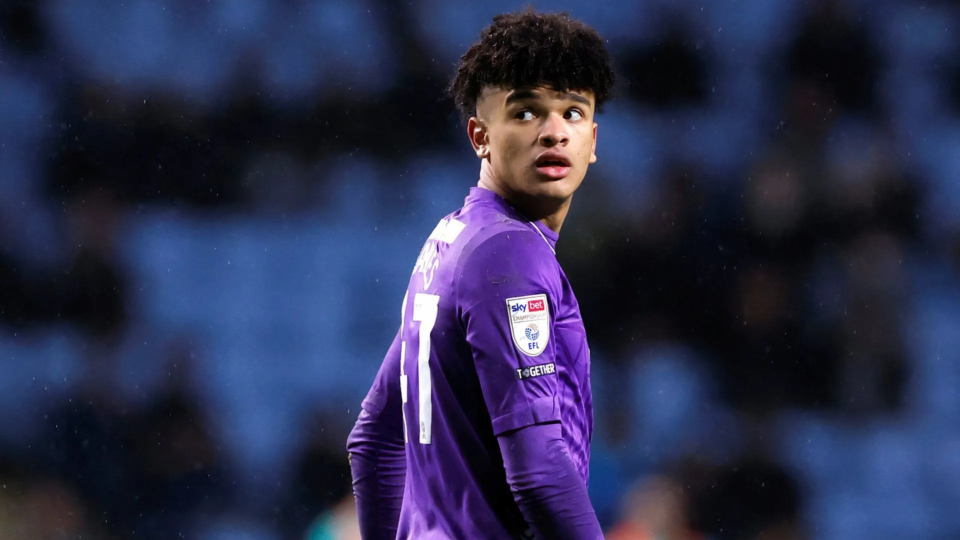 Pierce Charles điều trị chấn thương vai, dự kiến trở lại giúp hàng thủ Wednesday