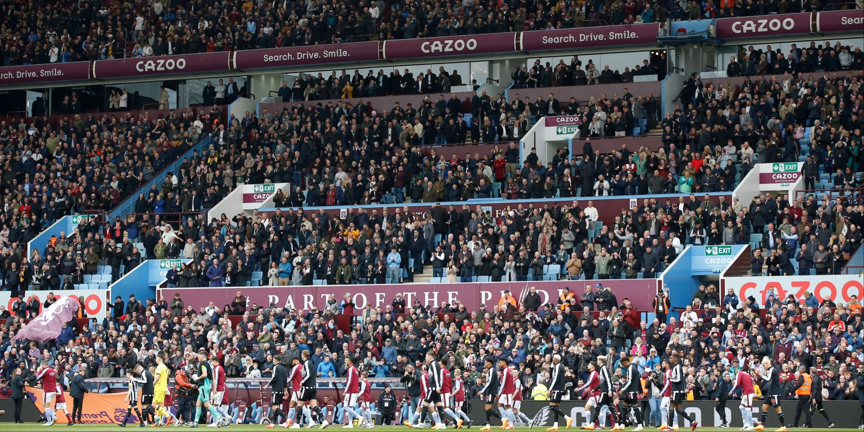 Toàn cảnh Villa Park với CĐV tạo bầu không khí cuồng nhiệt cho Aston Villa
