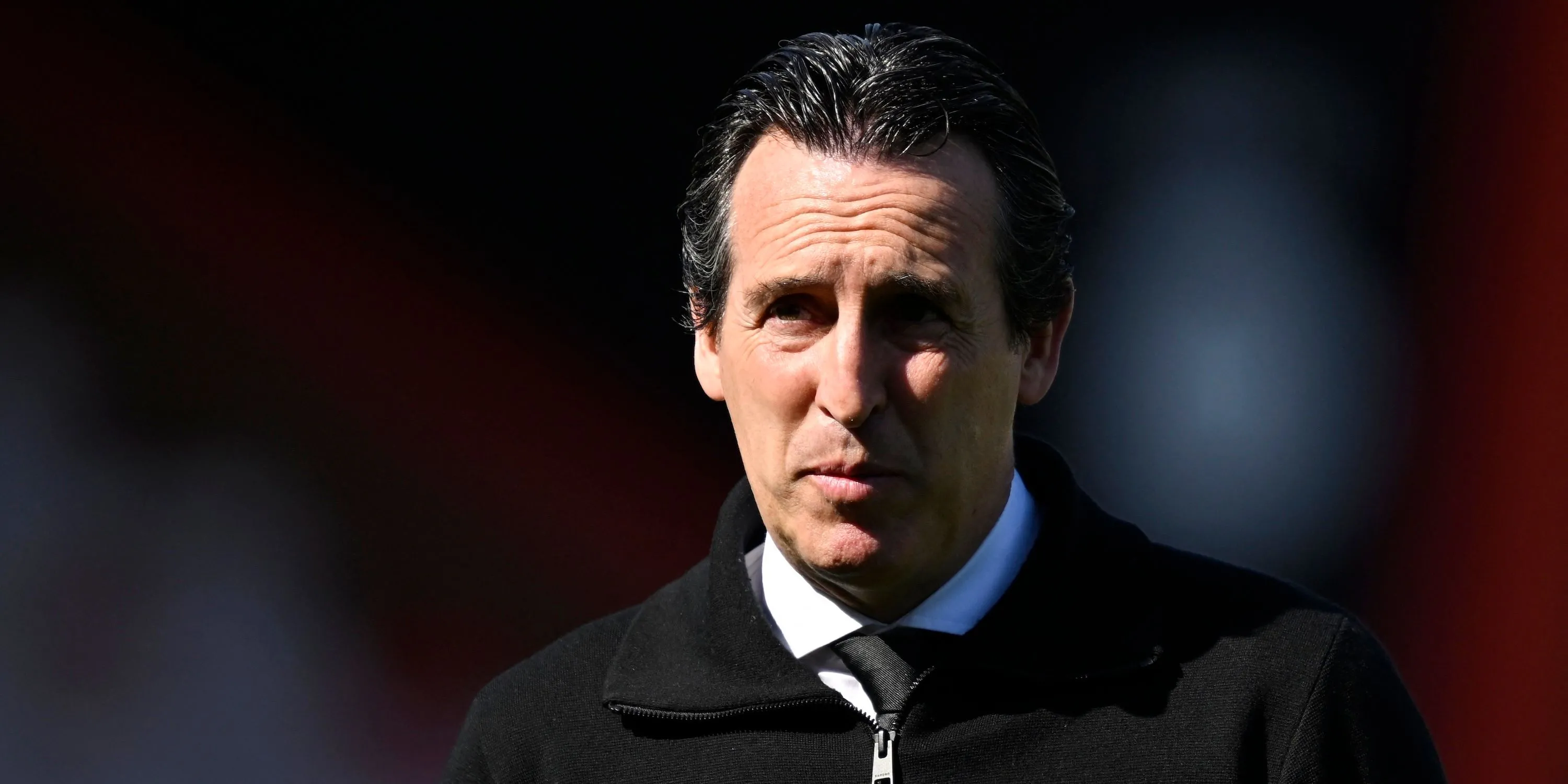 Unai Emery trước trận đấu Europa League cùng Aston Villa ở Deventer