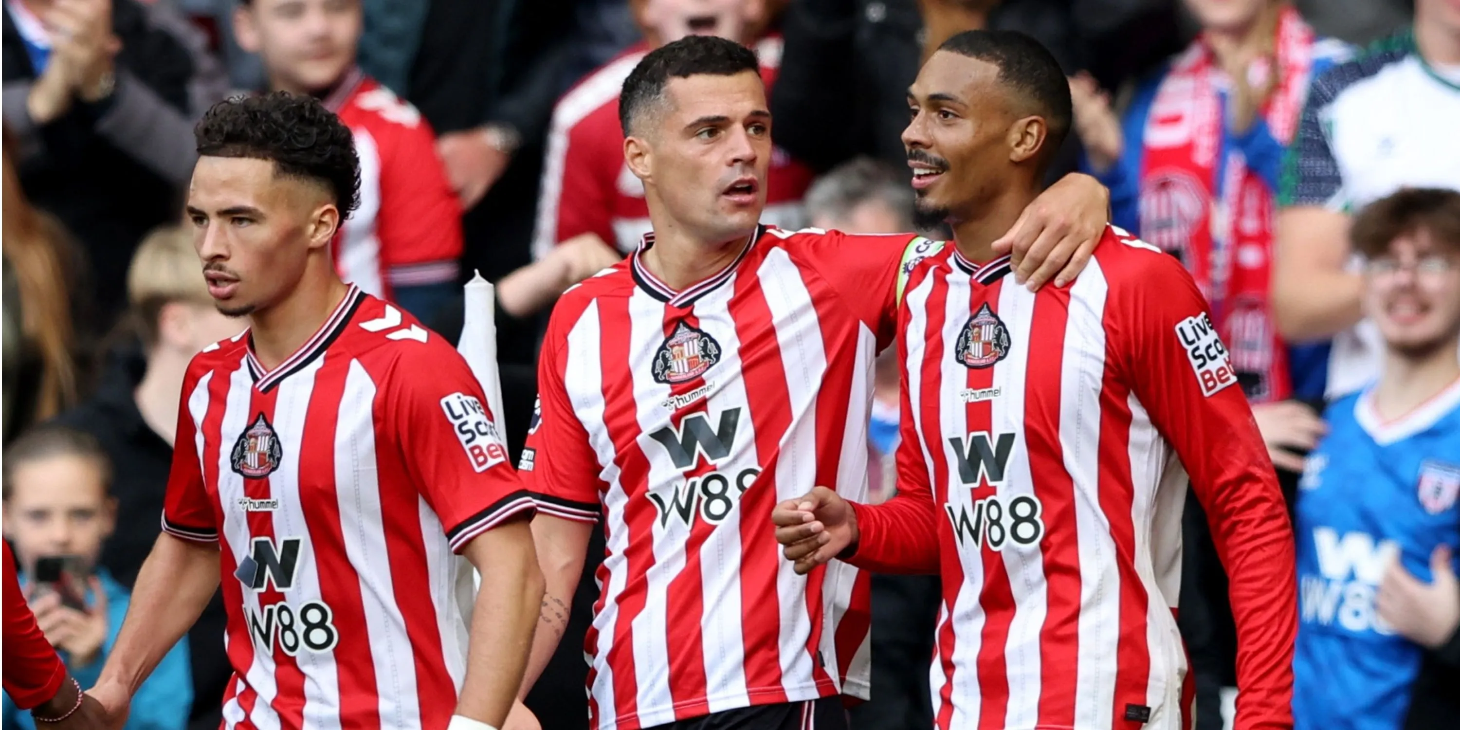 Wilson Isidor kèm theo thành tích săn bàn giúp Sunderland thăng hạng và tiếp tục dẫn dắt hàng công