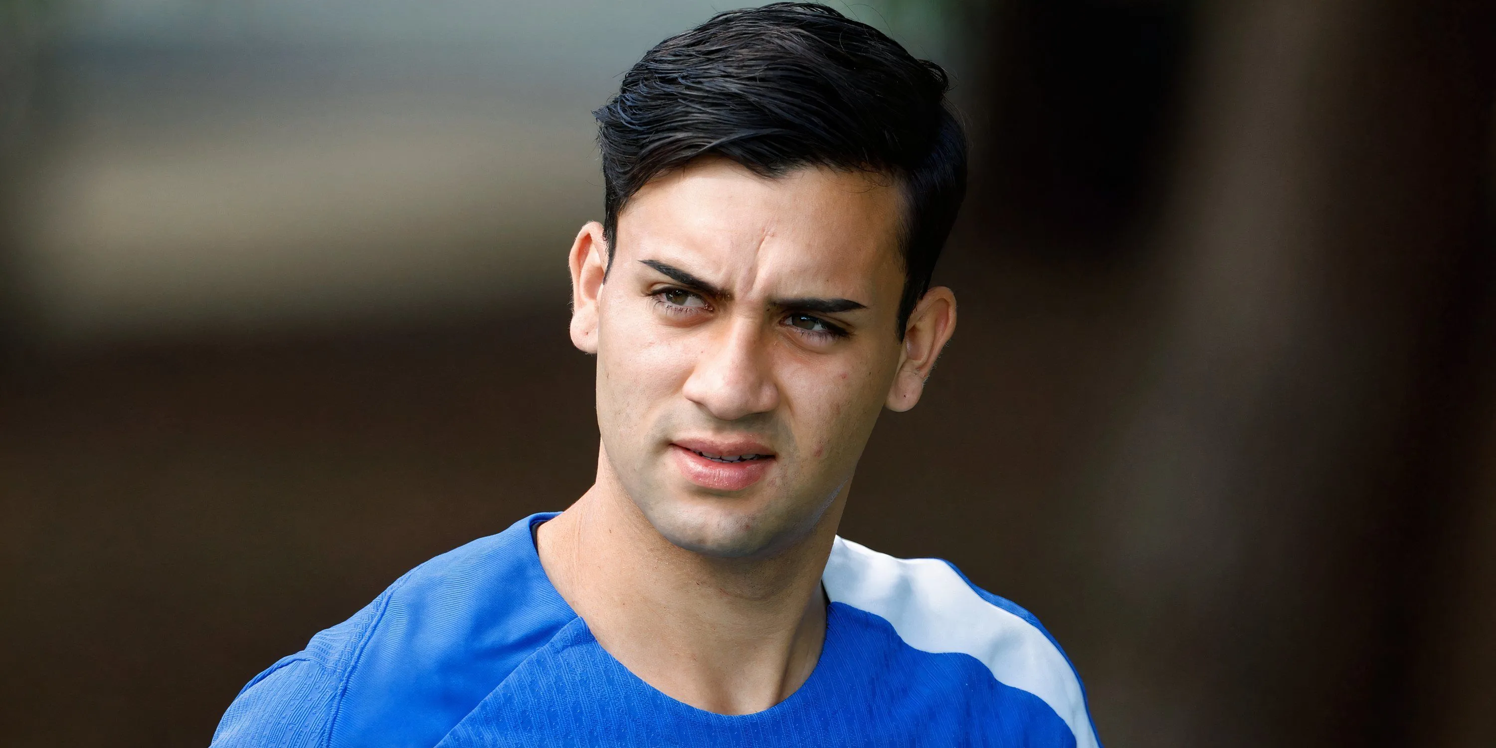 Facundo Buonanotte trong trang phục Chelsea, dùm dề trên sân cỏ