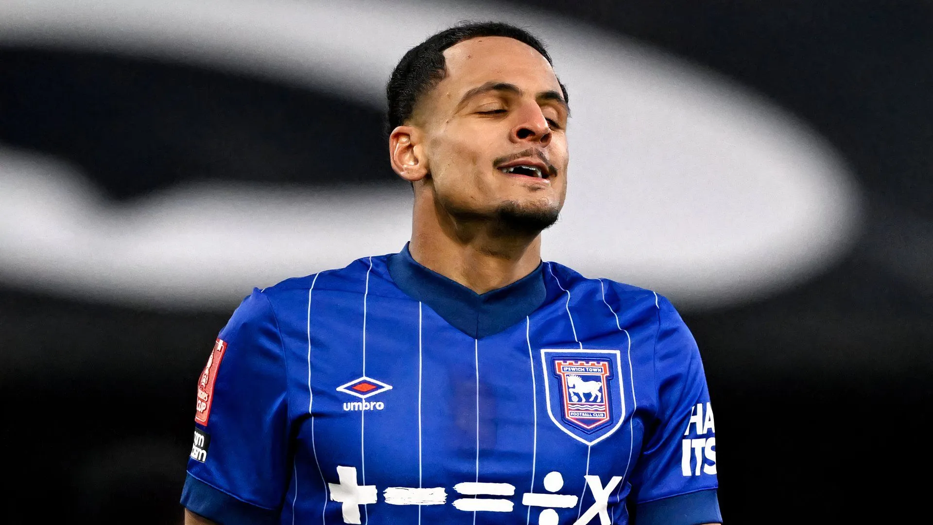 Jack Wilshere tại vị trí huấn luyện viên của Luton Town