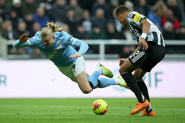 Thiaw đã phong tỏa được Haaland.